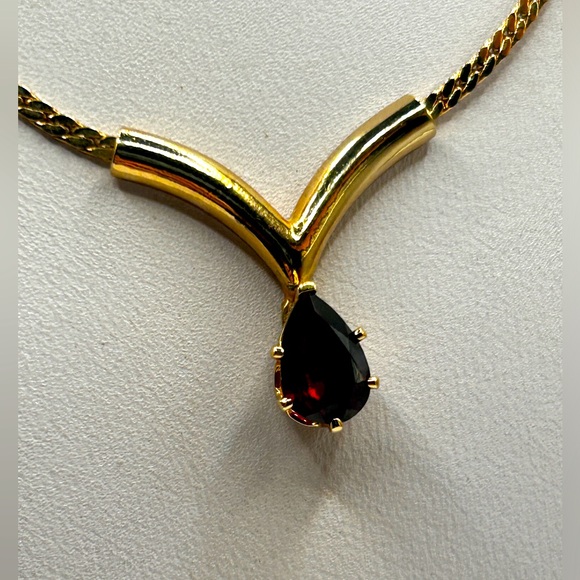 Vintage Burgundy Garnet Gemstone Gold Necklace January Birthstone - Picture 3 of 13